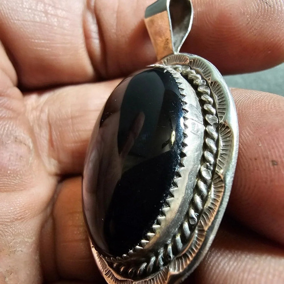 Artisan Signed HB Sterling Silver And Onyx Navajo Oval Saw Tooth Bezel Pendant - Picture 3 of 8